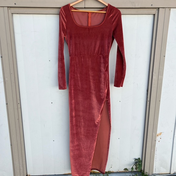 Source Unknown Dresses & Skirts - SEXY BODYCON, full length, long sleeve, earth tone, velvet dress